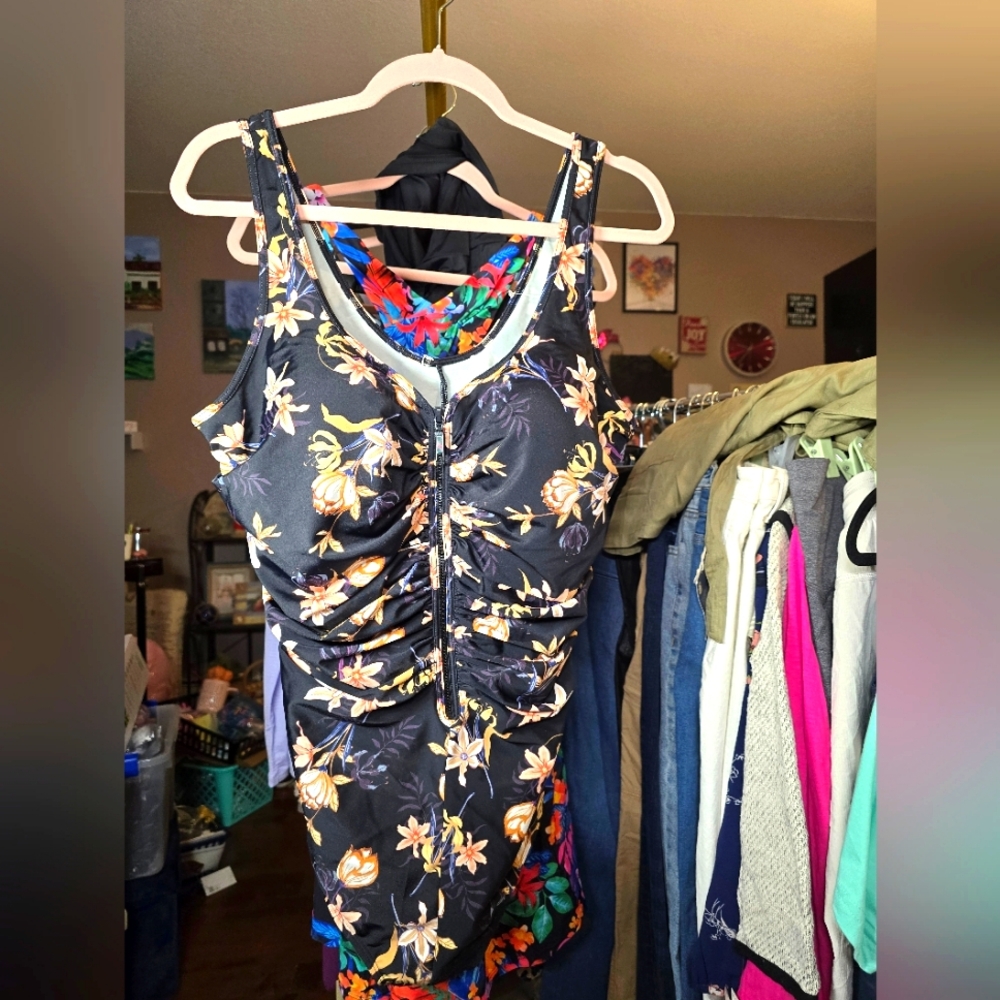 18Plus NWT DELIMIRA 1 Pc Swimsuit Blk Floral 31.5"Long 20-24"ptp 19.5-23"Waist